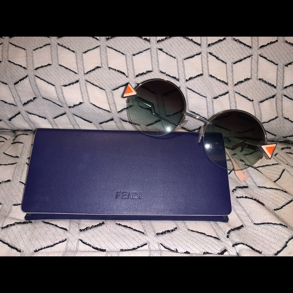 FENDI Round Sunglasses